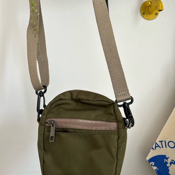 small kaki/green sachel gorpcore outdoor - Picture 4 of 6